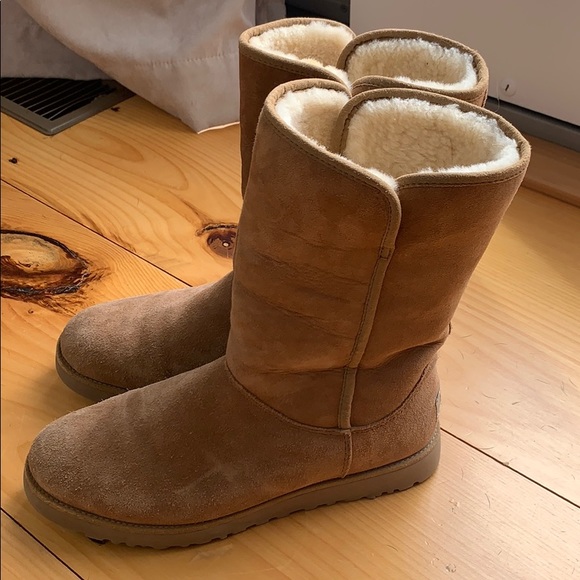 Uggs - Picture 1 of 8